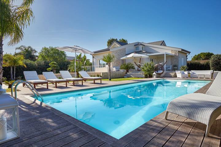 Chalet para 10 personas, con jardín además de piscina y terraza - 1