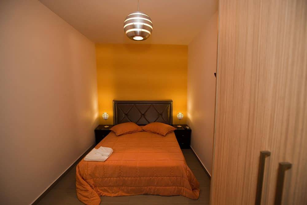 Luxurious 5-bedroom beachfront villa with a private rooftop pool and sea view in Agia Marina, Chaniaregionen