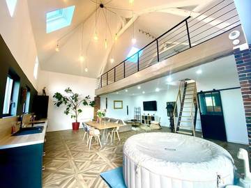 Gîte pour 2 personnes, avec jardin ainsi que jacuzzi et terrasse dans Émanville