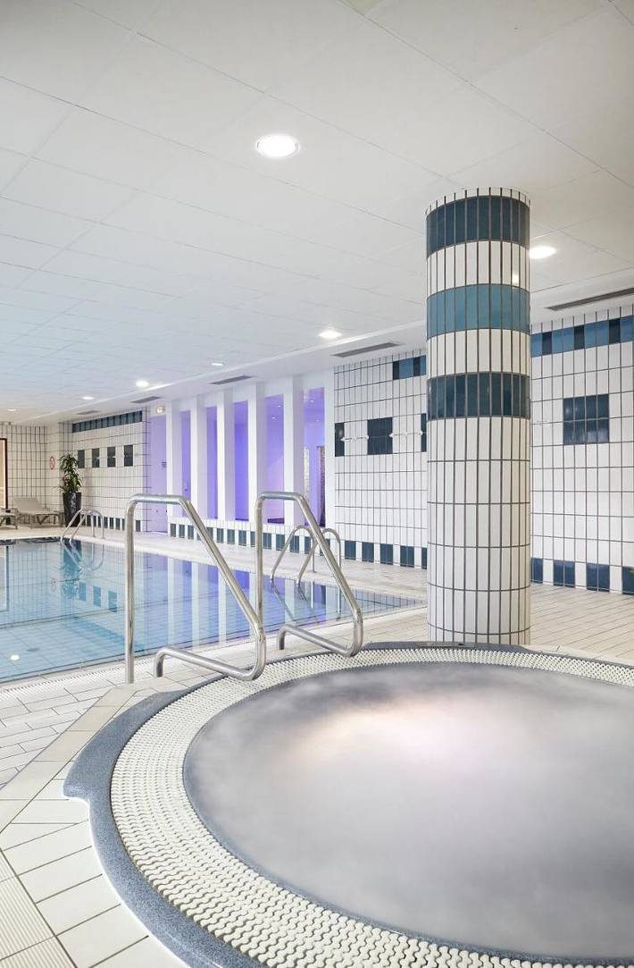 Hôtel pour 3 personnes, avec terrasse et piscine ainsi que sauna et jacuzzi