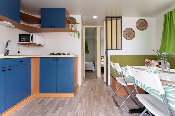 Bungalow 'Villa Aleo Solo Familias' with Mountain Views, Wi-Fi, and Air Conditioning in Pinos de Alhaurín, Alhaurín de la Torre