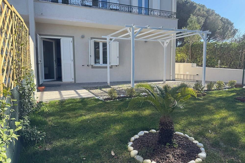 Sea view house with bathing establishment included for 6 people, with garden in Etruskische Küste