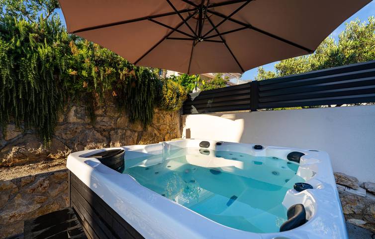 Ferienhaus für 6 Personen, mit Garten und Terrasse in Maslenica - 3