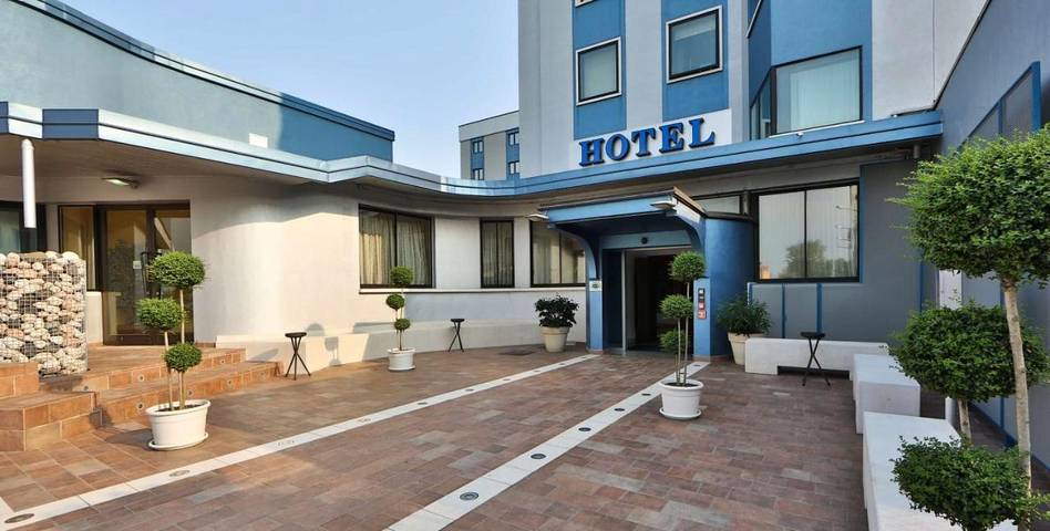 Hôtel pour 2 personnes, avec Terrasse ainsi que Jardin et Piscine à San Bonifacio