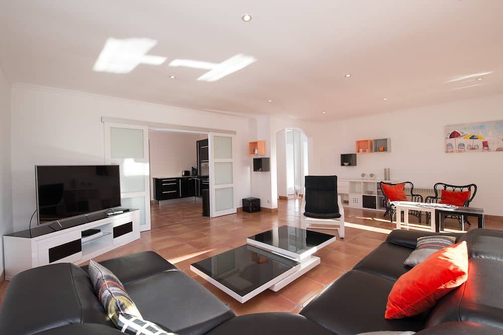 Amplia villa provenzal de 200 m² a 10min del mar. in Carnoux-en-Provence, Marsella region
