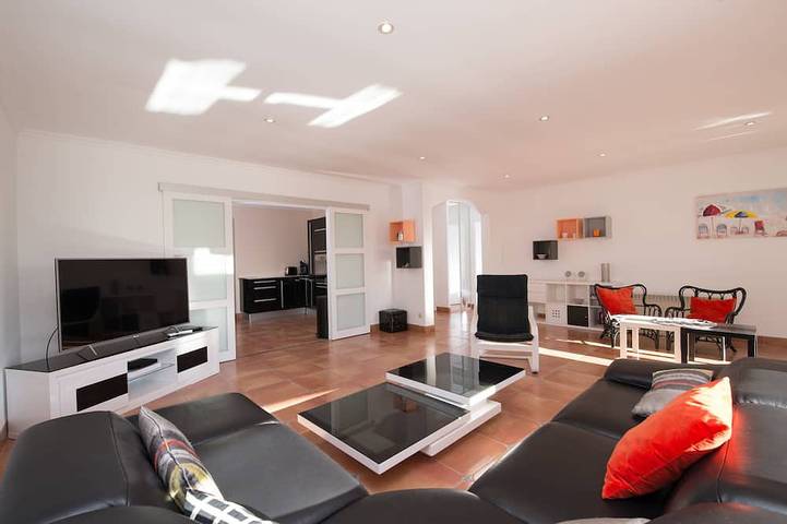 Location de vacances pour 12 personnes, avec jardin ainsi que jacuzzi et terrasse à Carnoux-en-Provence - 4