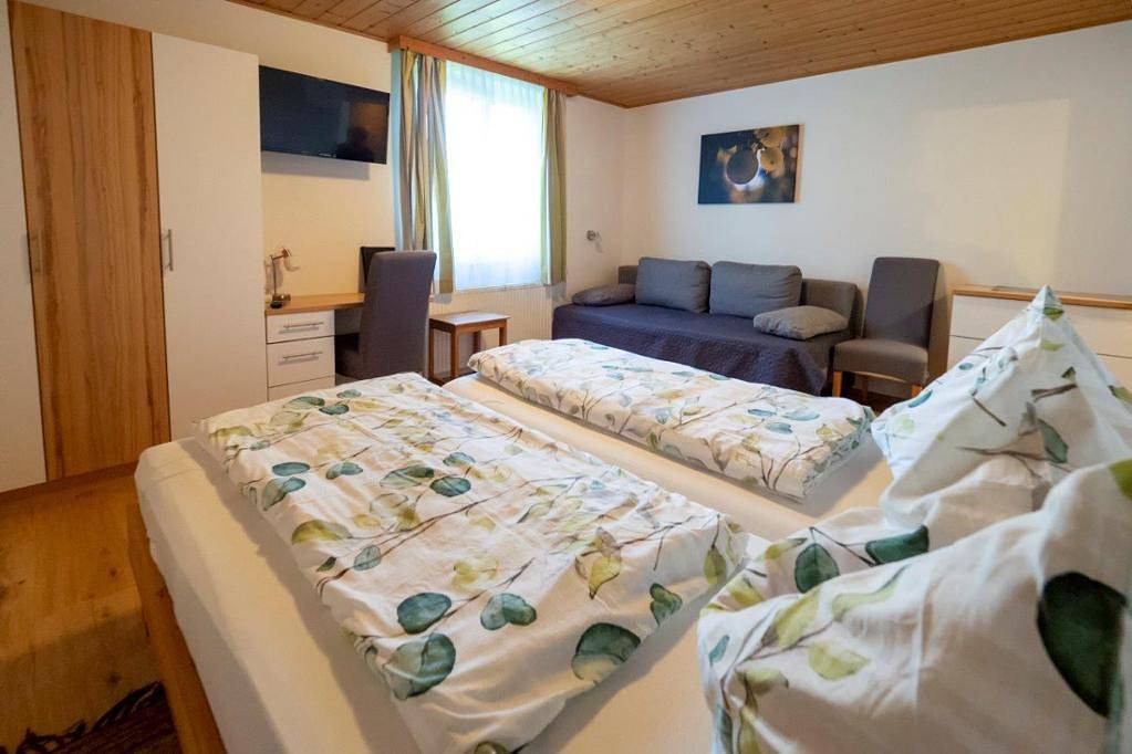 Gästezimmer Ilse Brauneis - Doppelzimmer Marille mit kostenfreiem W-Lan in Mautern, Bezirk Krems an der Donau-Land