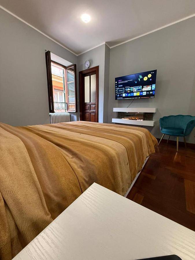 Double Room with Private External Bathroom in Frascati, Castelli Romani