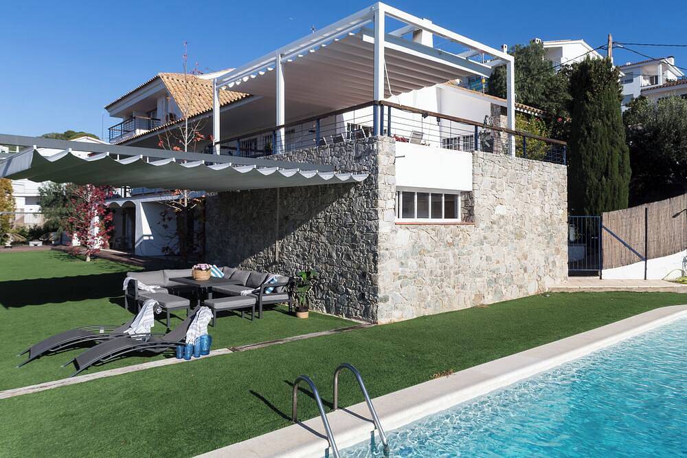 Espectacular casa Mediterranea con vistas al Mar. Barcelona in Sant Pol de Mar, Costa del Maresme