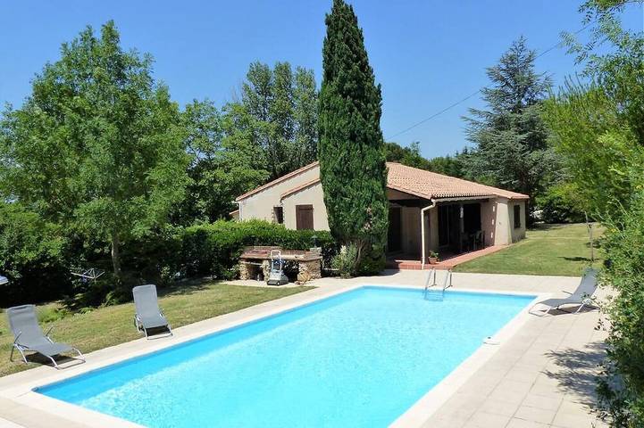 Location de vacances pour 6 personnes, avec piscine et jardin à Palaja