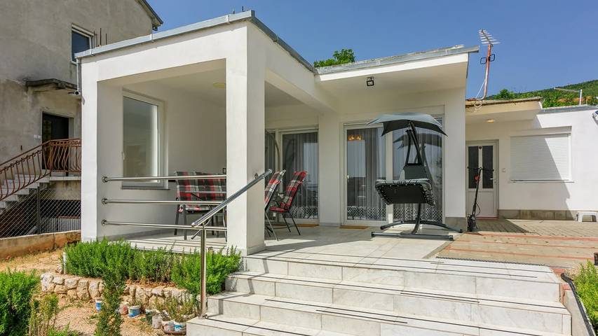 Ferienwohnung für 3 Personen, mit Terrasse in Selce