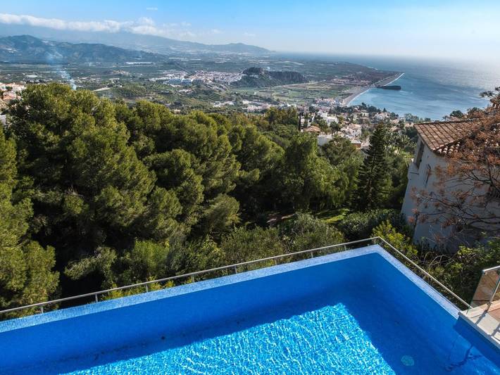 Villa con Jacuzzi, piscina, sauna y vistas al mar in Monte de los Almendros, Salobreña