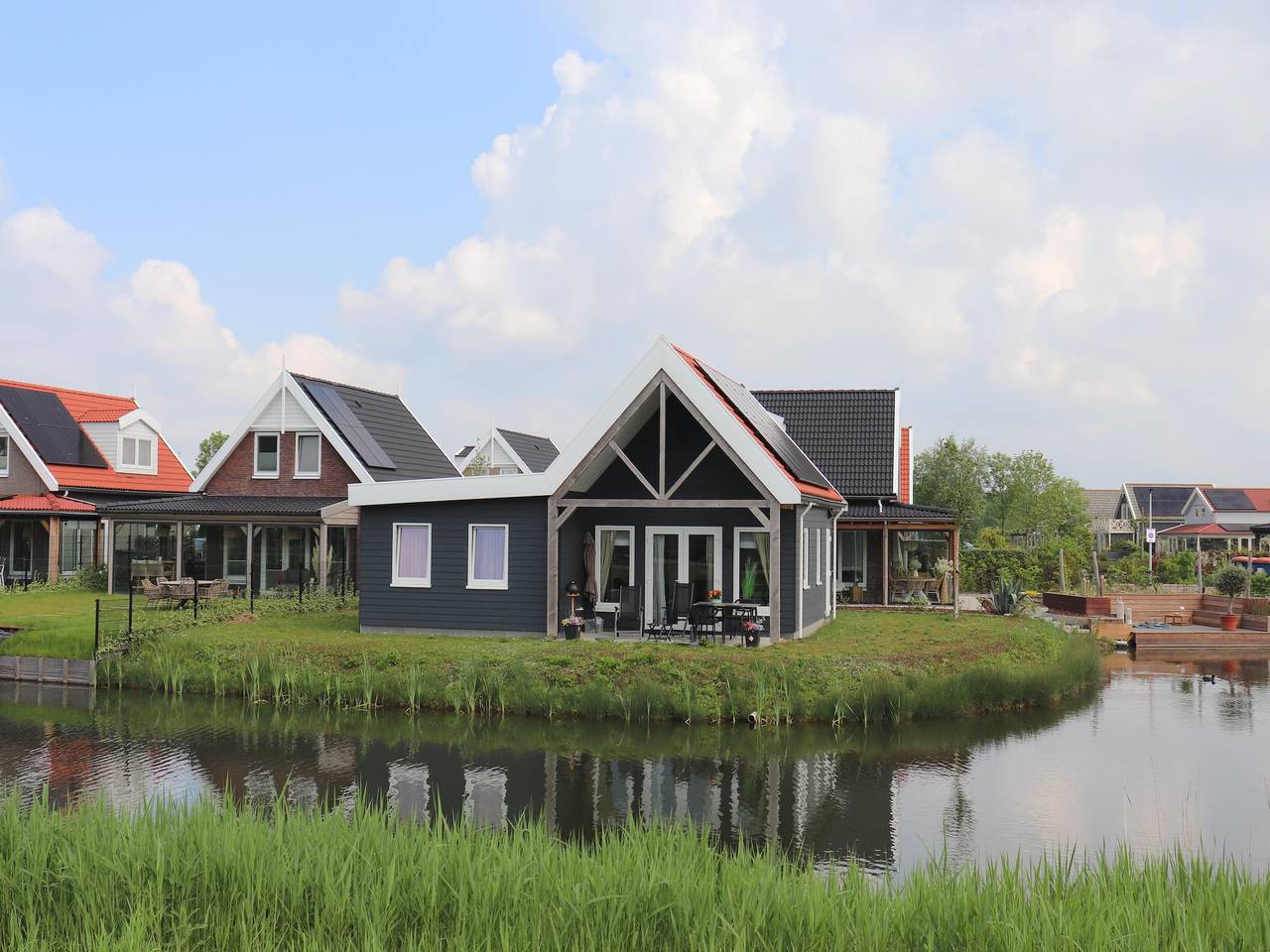 Schönes Ferienhaus in Ufernähe in Bernisse, Niederländische Nordsee