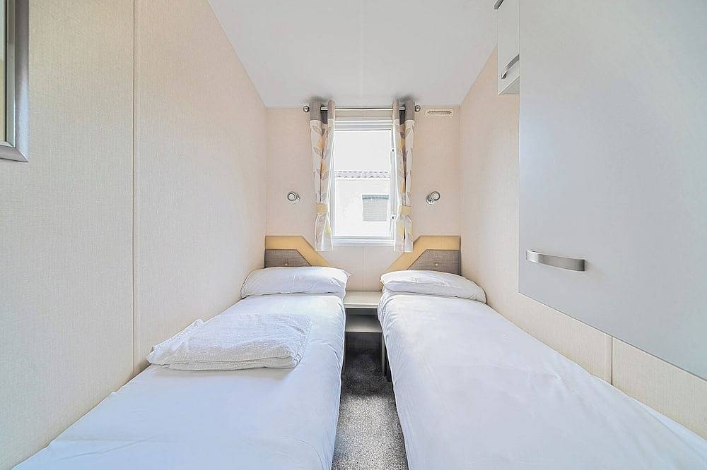 Tranquil Waters - Billing Aquadrome in Billing Aquadrome Holiday Park in Northampton, Northamptonshire