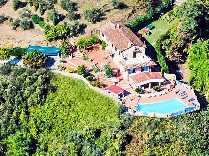 Villa per 10 persone, con giardino e piscina in Massarosa