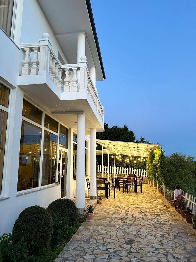 Chambre d’hôte pour 3 personnes, avec vue et jardin