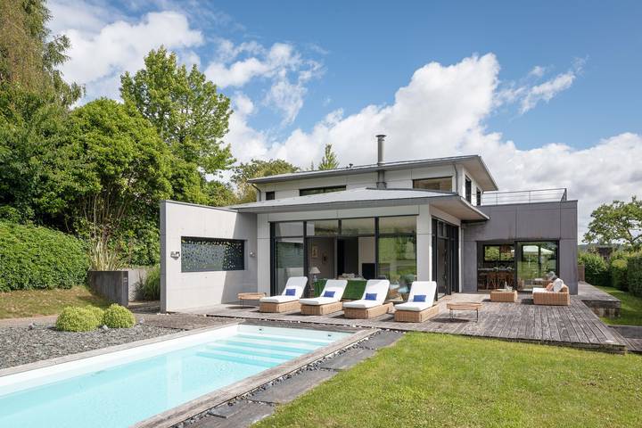 Villa pour 8 personnes, avec balcon ainsi que piscine et jardin - 1