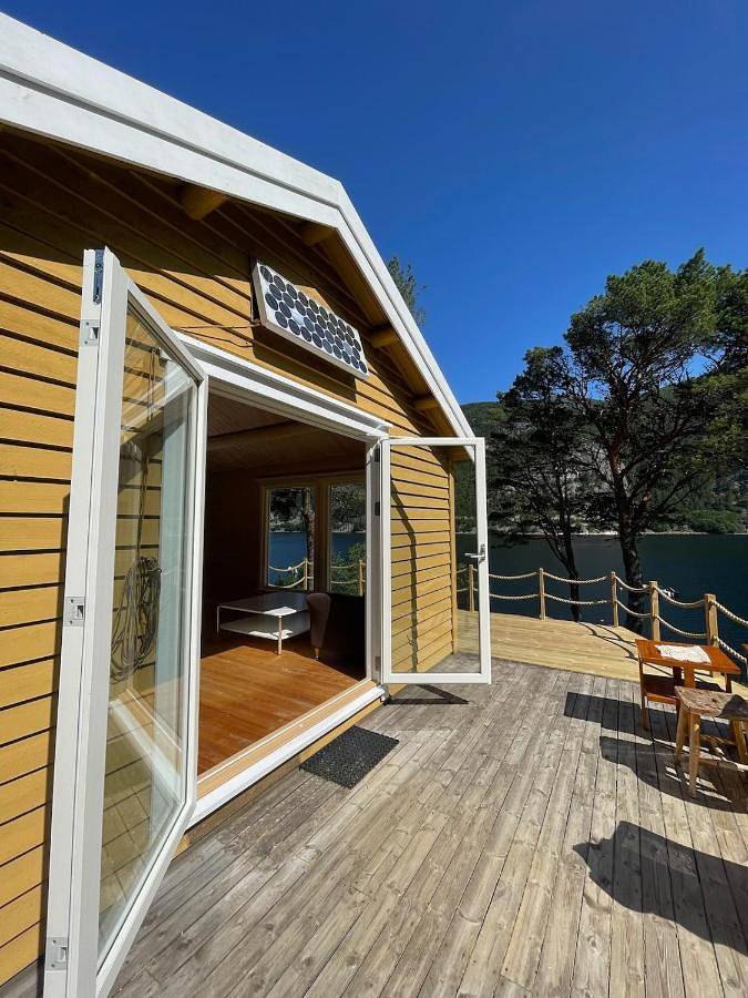 Ferienhaus für 6 Personen, mit Balkon und Terrasse sowie Garten und Ausblick in Snillfjord