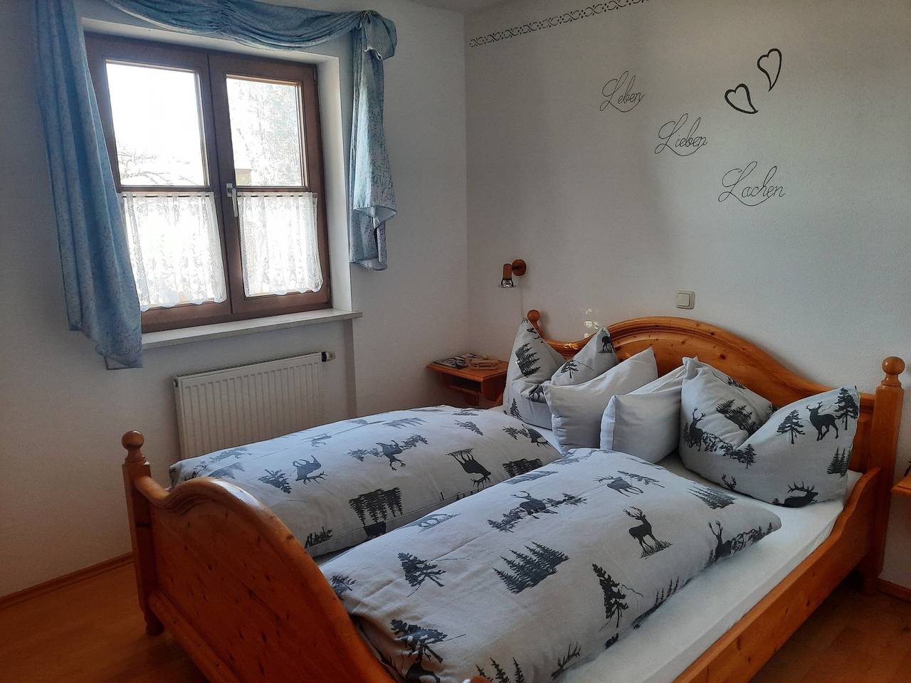 Ganze Wohnung, Ferienwohnung Am Schusterhof" mit privater Terrasse, privatem Garten und Wi-Fi in Wonneberg, Rupertiwinkel