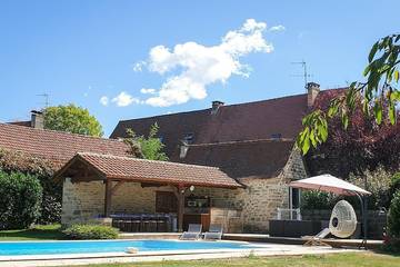 Gîte pour 10 personnes, avec jardin à BIO