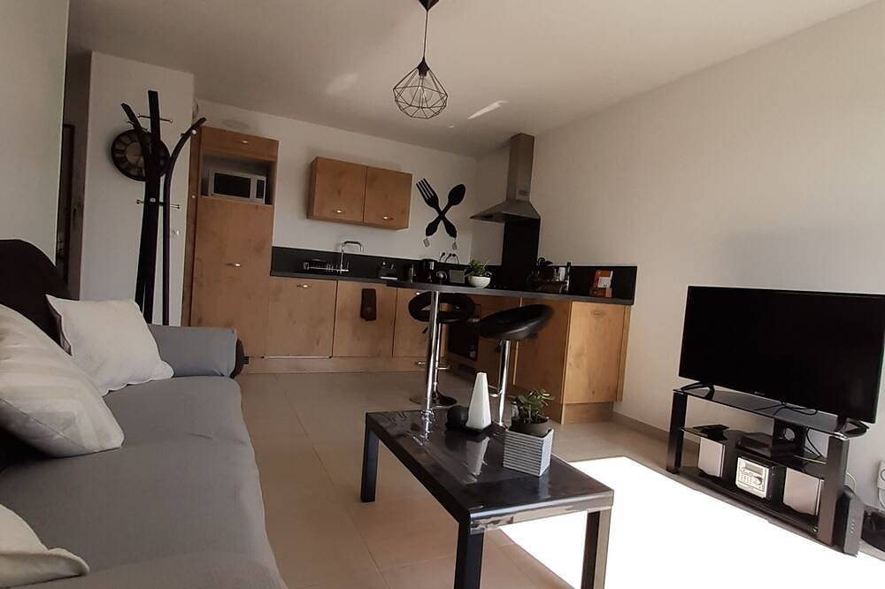 Entire apartment, Apart. F2 in Caen completely renovated with garage and Wifi. in Caen, Caen region