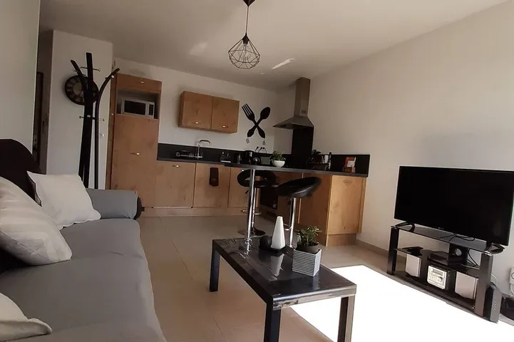 Appartement entier, Appart. F2 à Caen avec garage et WIFI. in Caen, Région de Caen
