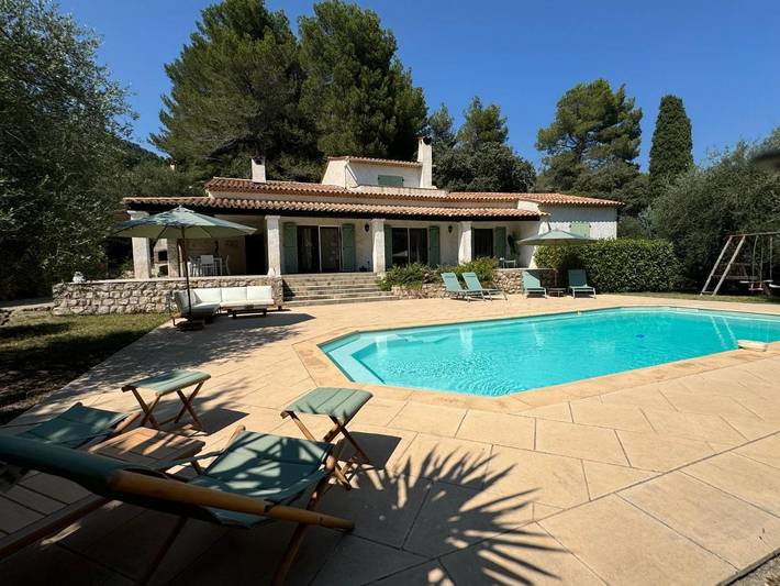 Location de vacances pour 8 personnes, avec jardin et piscine à Le Tignet