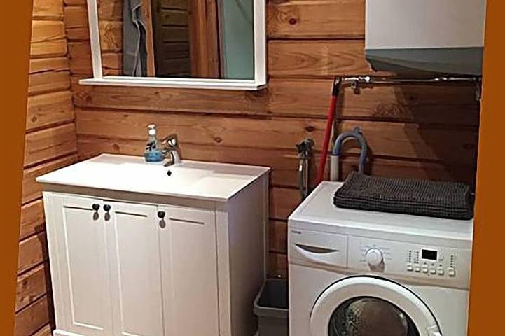 Blockhütte für 4+2 Personen, 80m2 mitten im Wald zwischen 2 Seen in Kronoberg