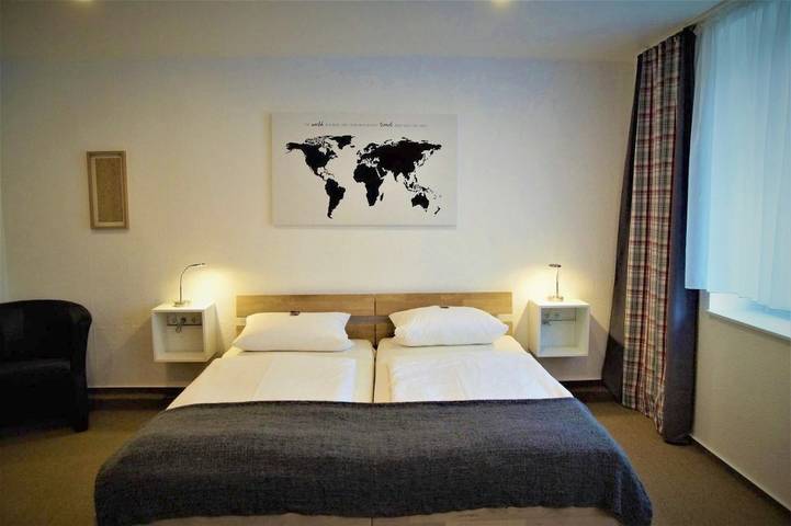 Hotel, mit Garten