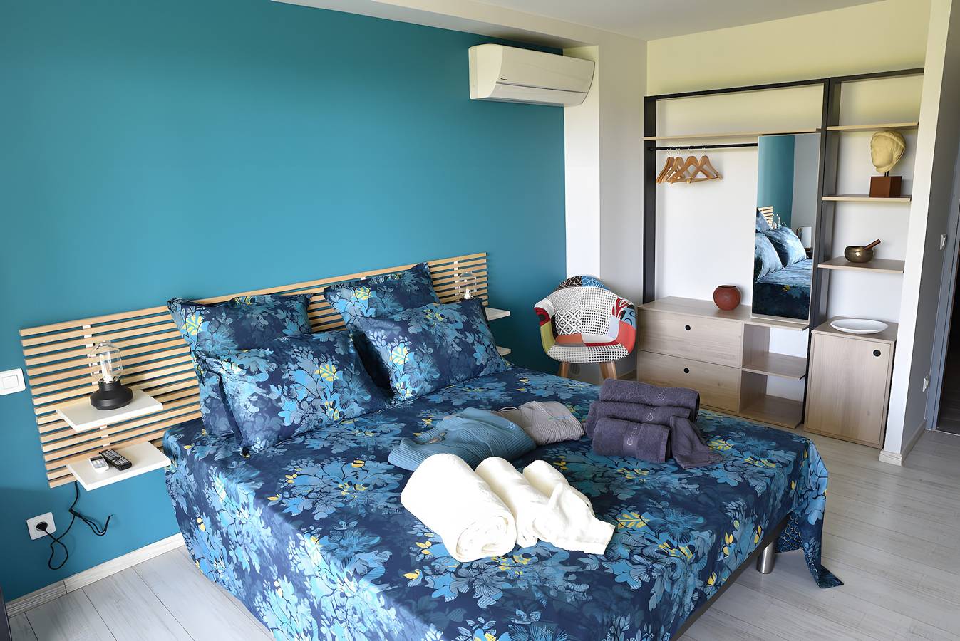 Tussen zee en dennenbos (zwembad, spa-jacuzzi, sauna) - azuurblauwe kamer, foto 11