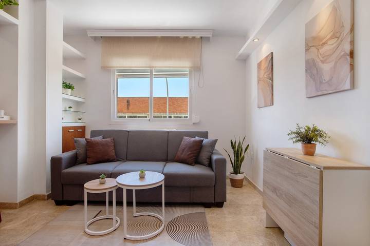 Entire apartment, Apartment 'Carlos Haya' with Wi-Fi and Air Conditioning in Cruz de Humilladero, Malaga