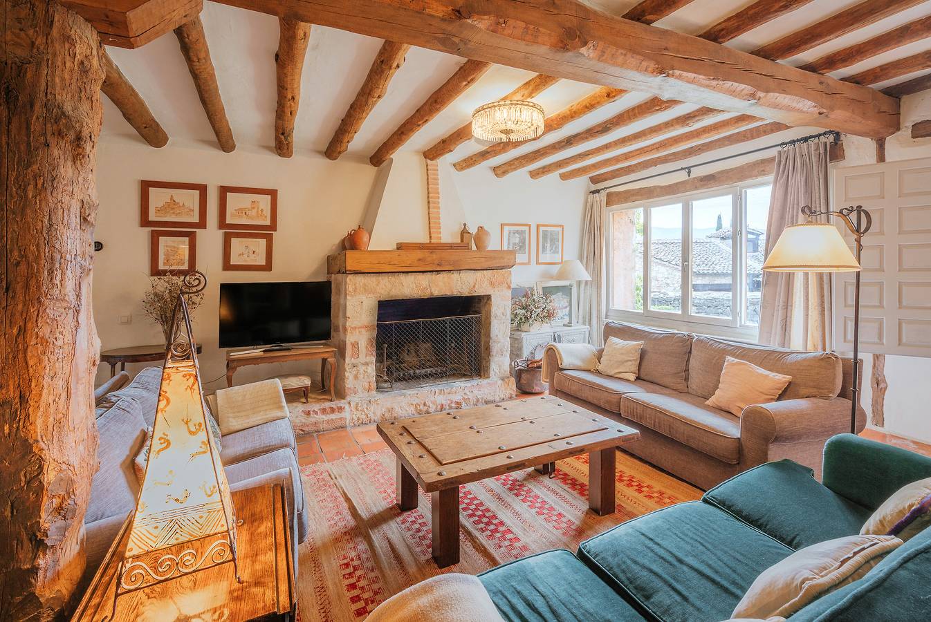 Casa Vacacional 'La Casa Del Herrero' con Vista a la Montaña, Jardín Privado y Wi-Fi in Requijada, Santiuste de Pedraza