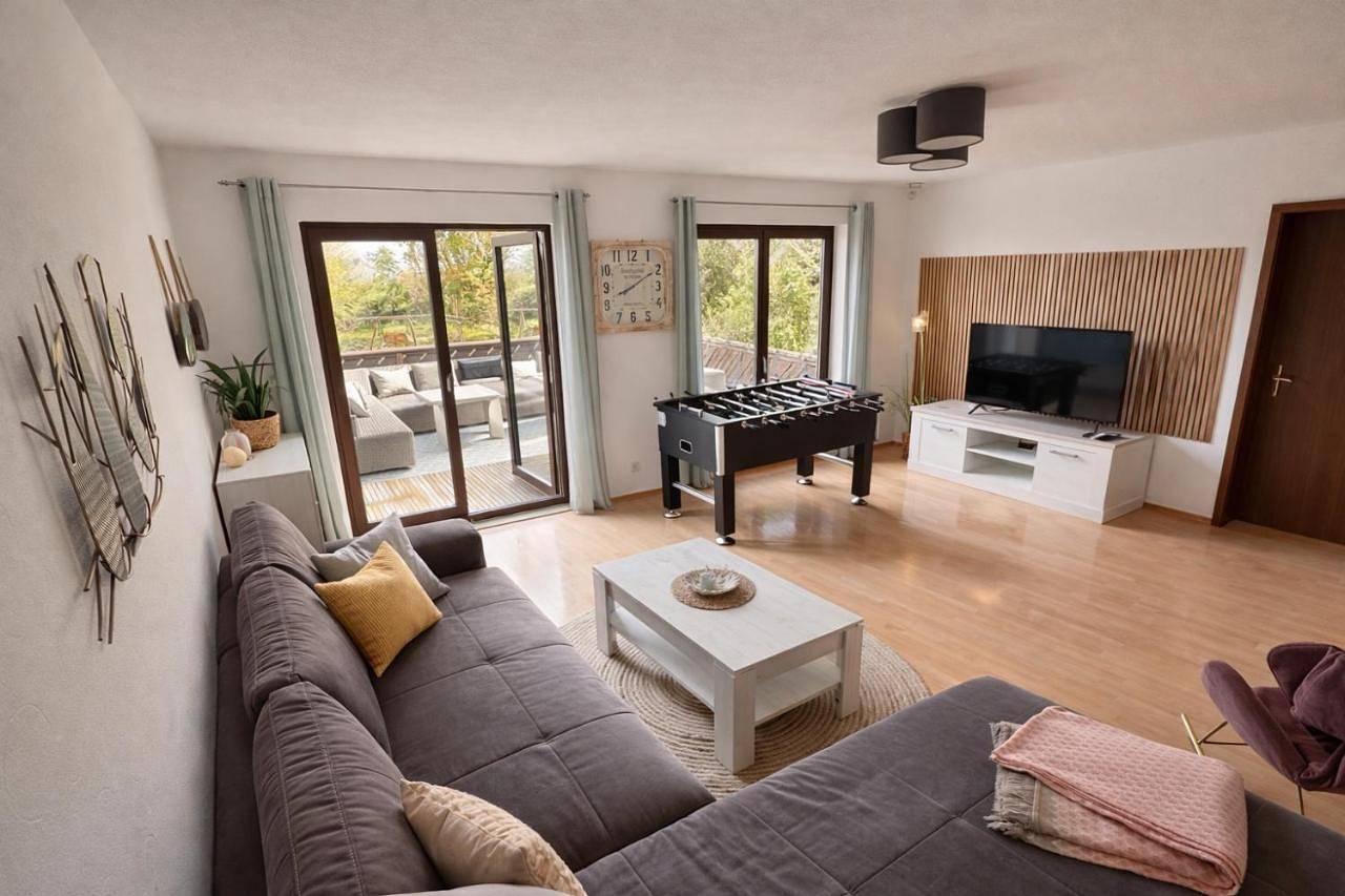 Ganze Wohnung, Ferienhaus ,,Pier 7" am See - 2 Wohnungen mit Garten für bis zu 11 Personen, einzeln oder zusammen buchbar in Bitterfeld, Bitterfeld-Wolfen