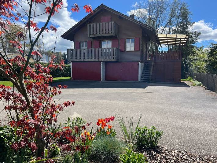 Location de vacances pour 5 personnes, avec Balcon et Terrasse ainsi que Jardin et Vue sur le lac à Chevroux (Vaud)