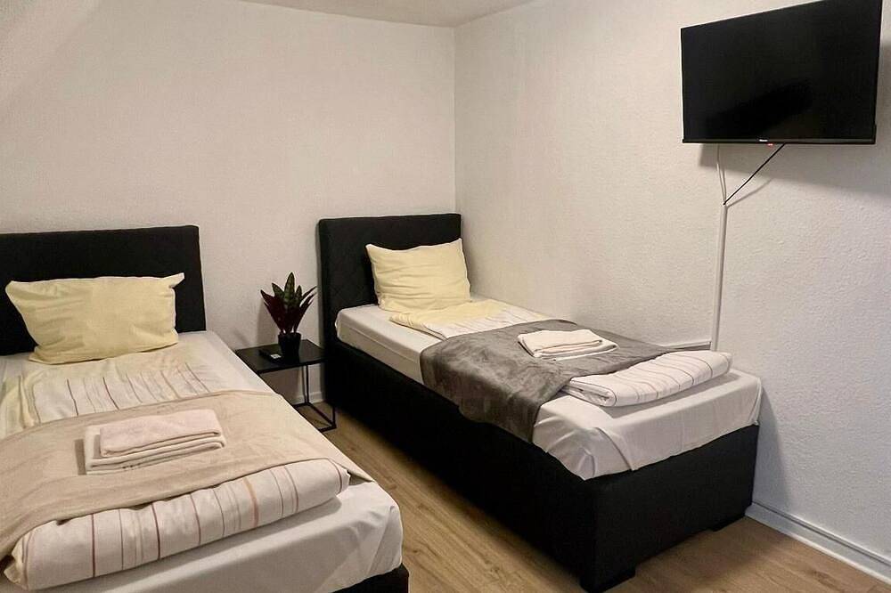 Ganze Wohnung, Gutenbergstraße 13 - 2 Schlafzimmer mit Wohnzimmer in Neumünster, Schleswig-Holstein Binnenland