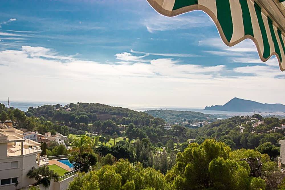 Ref 105) Semi-detached villa with fantastic sea and golf views. in Altea La Vella, Altea