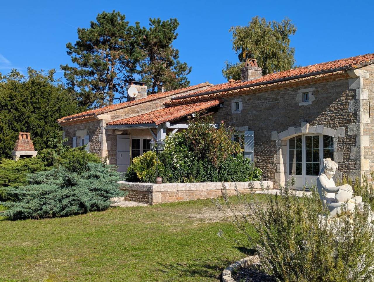 Le Domaine de la Huppe et de l'Écureuil in Ruffec, Charente