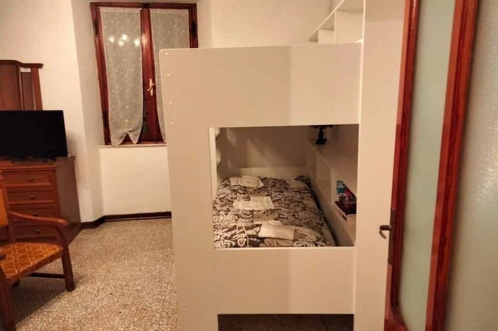 Grandma's House - Deluxe Room (2 Adults + 1 Child) in Casola in Lunigiana, Parco Regionale delle Alpi Apuane