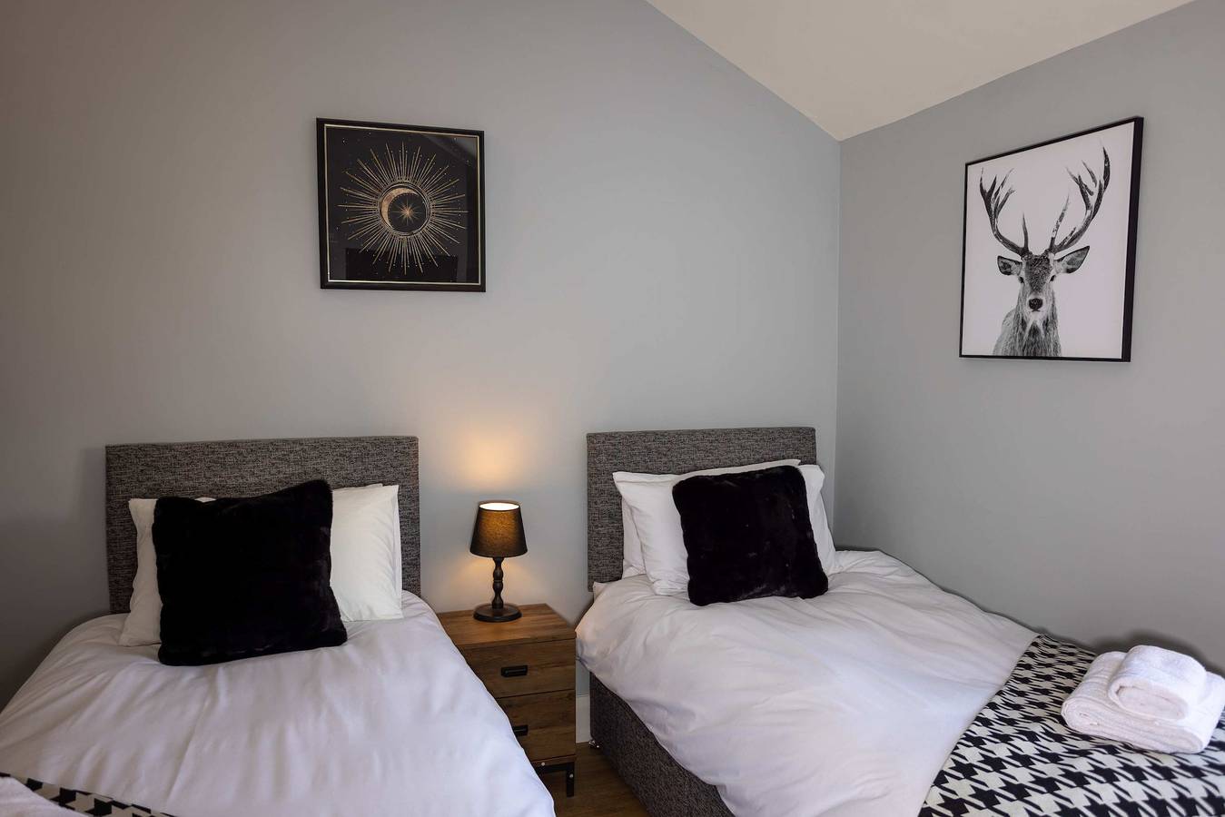 Spacious 4 Bedroom Swansea Beach Home with Parking in Swansea, Región de Swansea