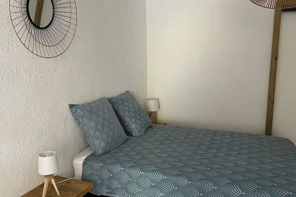 Entire apartment, Spacious 2 bedrooms / closed private parking in Entraigues-sur-la-Sorgue, Vaucluse