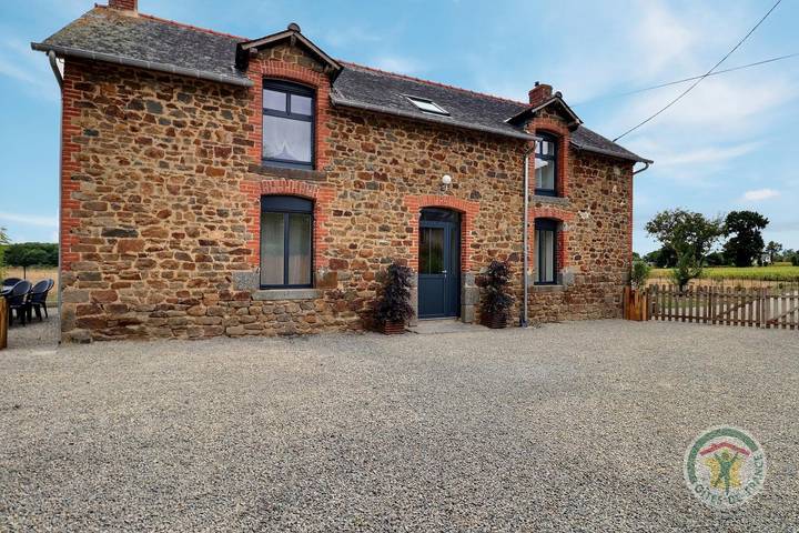 Gîte pour 8 personnes, avec Terrasse ainsi que Jardin et Vue à Hédé-Bazouges