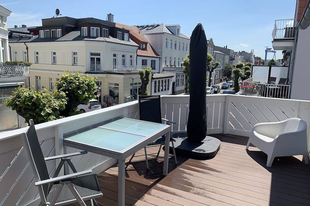 Entire apartment, \"Seelenstreichler\" - 54 sqm with large sunny balcony and wood-burning fireplace - central in Warnemünde Strand, Warnemünde