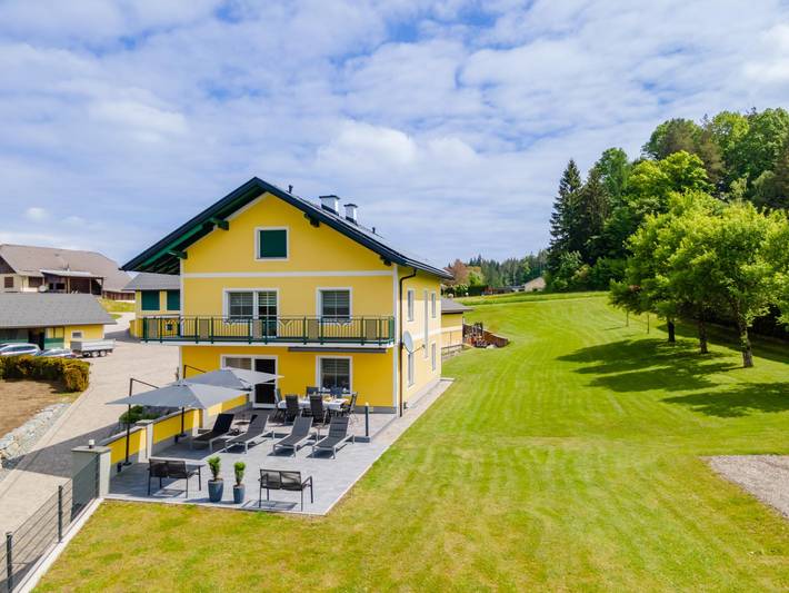 Ferienhaus für 8 Personen, mit Balkon und Garten