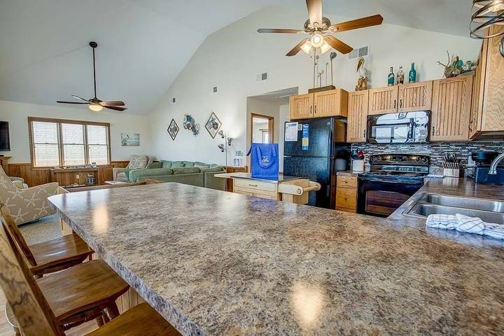 Vacation rental for 12 people, with hot tub and balcony in Nags Head