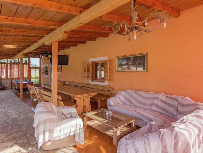 Ferienhaus für 15 Personen, mit Balkon und Balkon/Terrasse sowie Terrasse und Garten in Peroj - 2