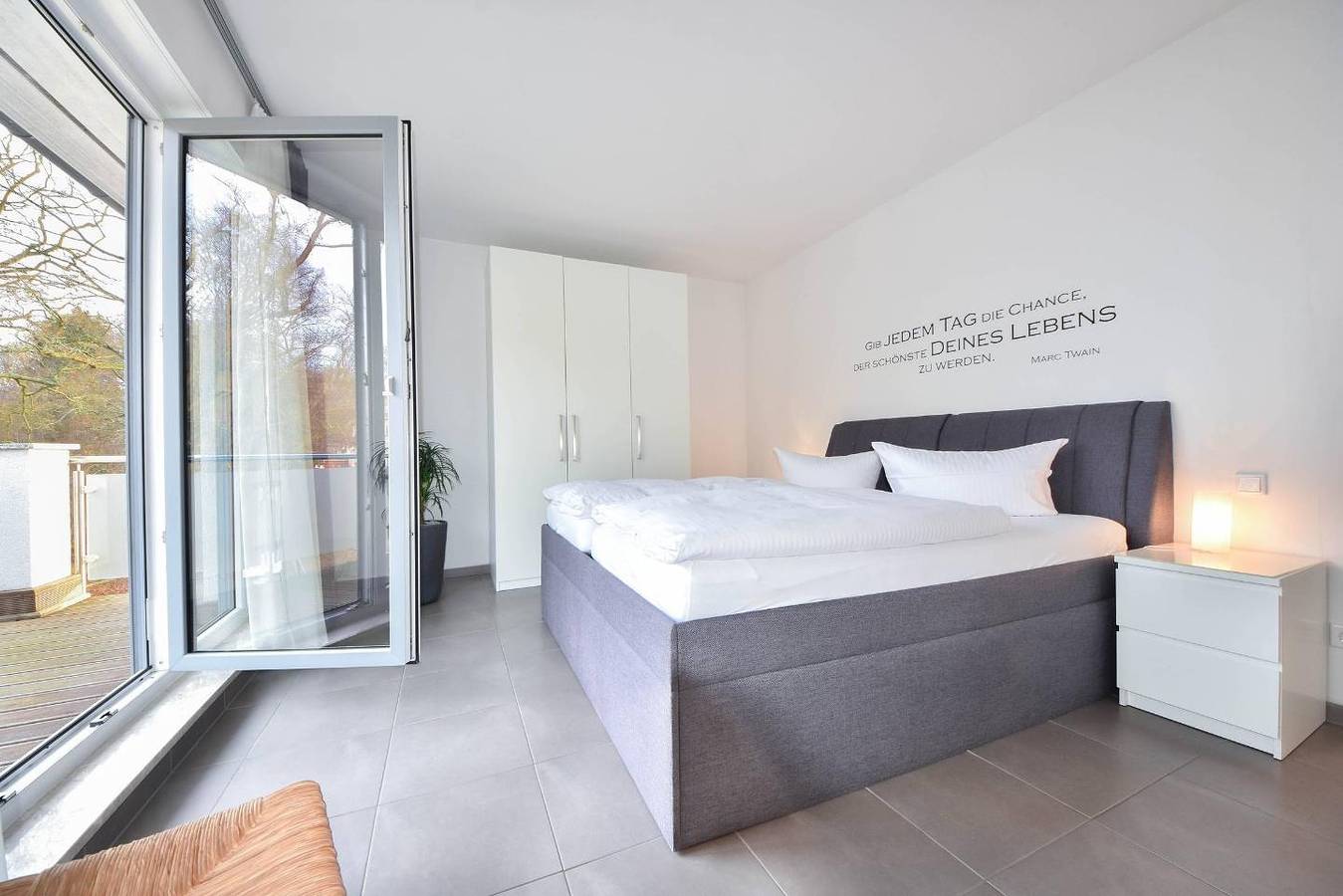 Appartement entier, Villa Kaja Wohnung Ostseestrand - Blick auf den Wolgastsee in Korswandt, Usedom