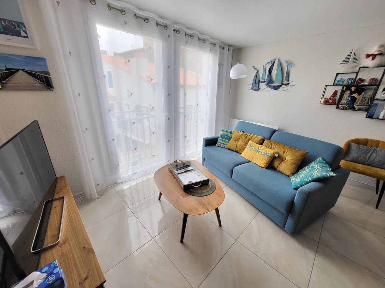 Appartement entier, Appartement Moderne au Centre-Ville, 150m Plage, Wifi, Confort Idéal pour Familles in Les Sables-d'Olonne, Vendée