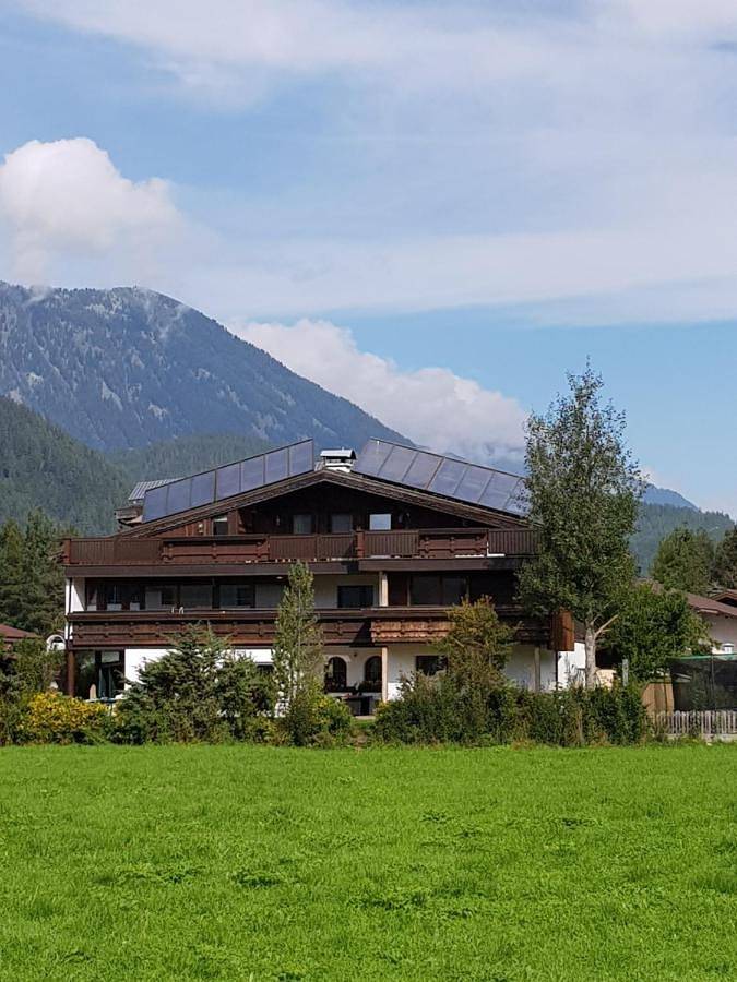 Ferienhaus für 15 Personen, mit Balkon und Terrasse sowie Garten und Sauna