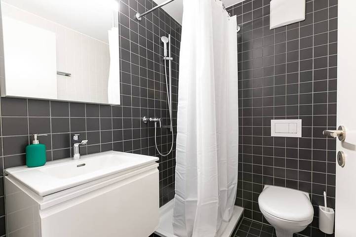 Ganze Wohnung, Central St. Gallen Studio (yellow): Fast Wifi & kitchen for shared use in St. Gallen, Zürich Voralpen