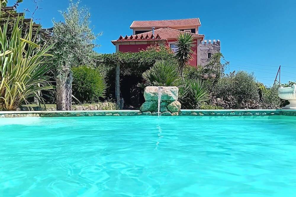 Solar da Motta\n4 bedroom villa in Douro - Wifi, pool, Bbq, free parking in Baião, Douro-Tal